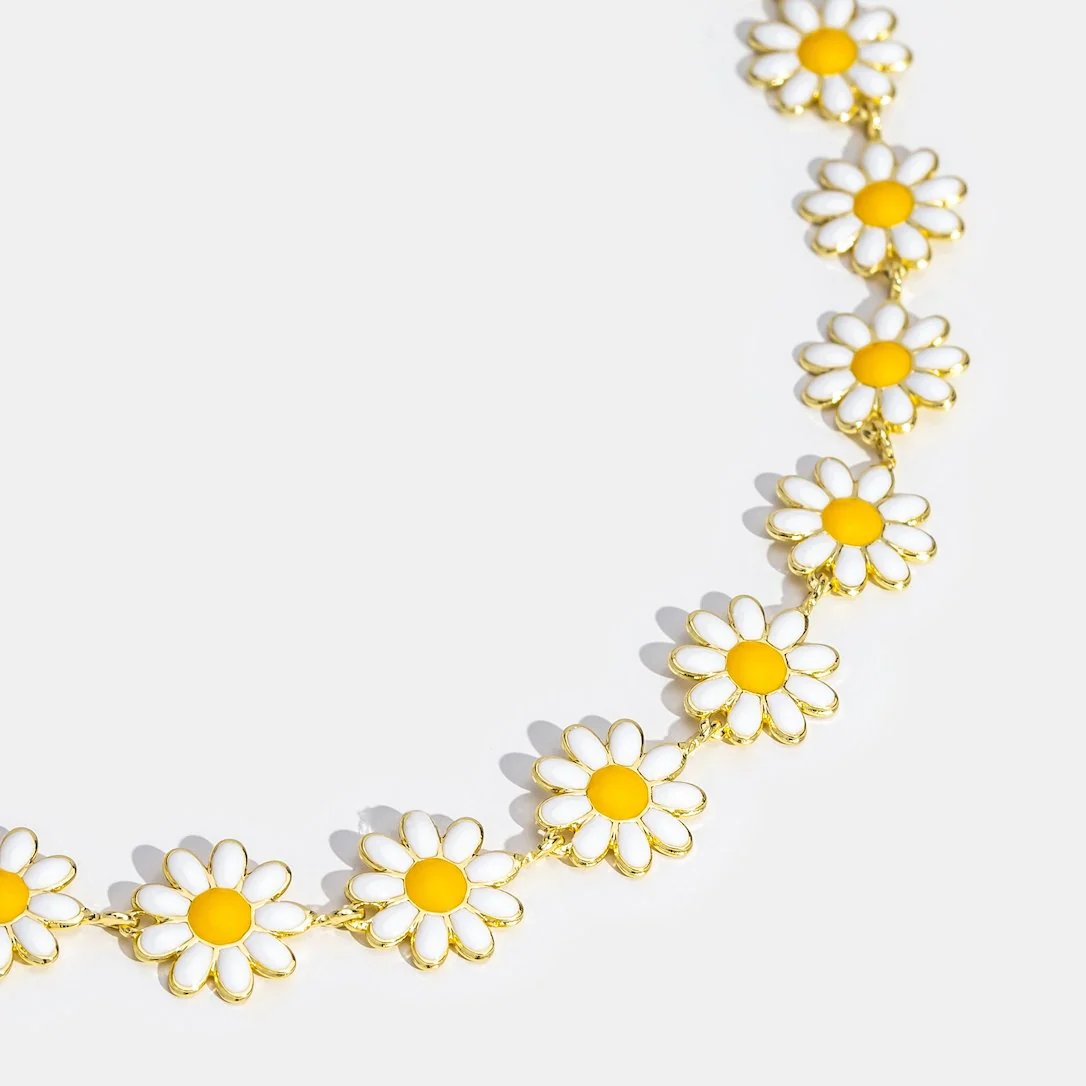 White Daisy Flower Necklace - Image 3